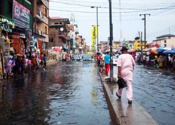 Building resilience against flooding in urban areas